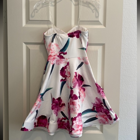 Spring tulip/skater spring dress sz small - Picture 2 of 4